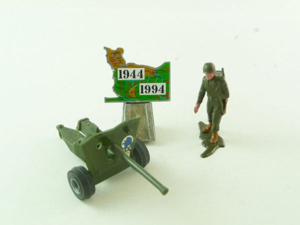 Solido Road sign / map and soldier with anti-aircraft gun