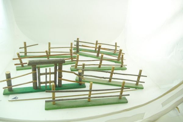 Elastolin 7 cm Wooden animal enclosure, 8-pieces (gate + 7 fence parts)