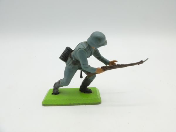Britains Deetail German soldier with rifle