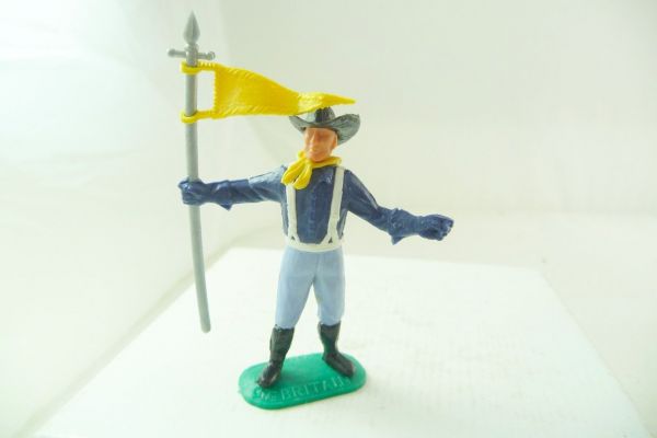 Timpo Toys Union Army soldier 1st version standing with flag