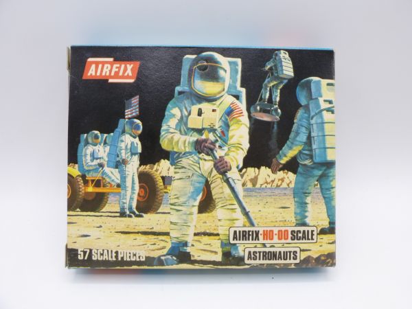 Airfix 1:72 Astronauts, No. S41 - Blue Box, parts on cast