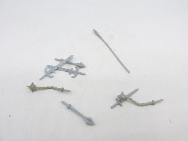 Britains Deetail 8 weapons for knights, Saracens