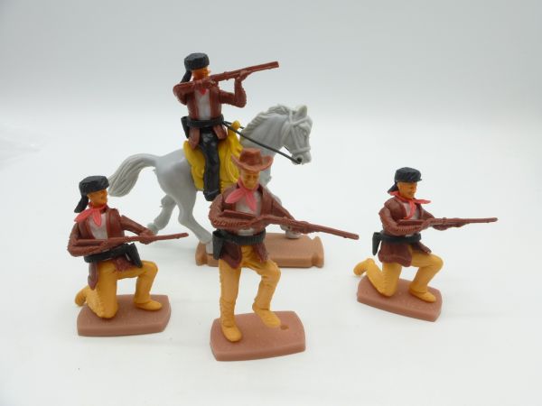 Plasty Beautiful set of Trappers / Cowboys (1 rider, 3 foot figures)