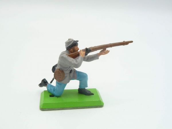 Britains Deetail Confederate Army soldier kneeling firing (movable arms)
