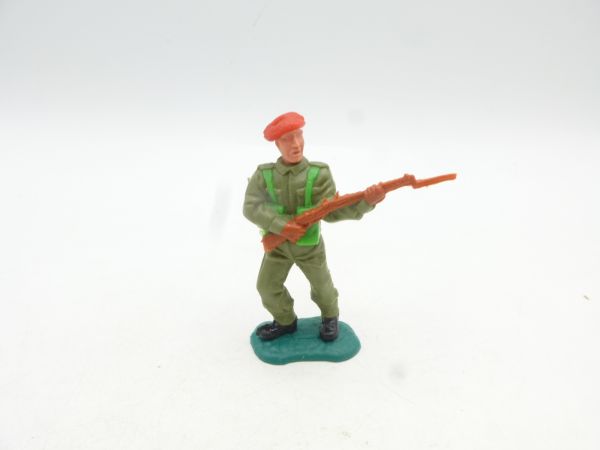 Timpo Toys Englishman standing, rifle in front of chest, red beret
