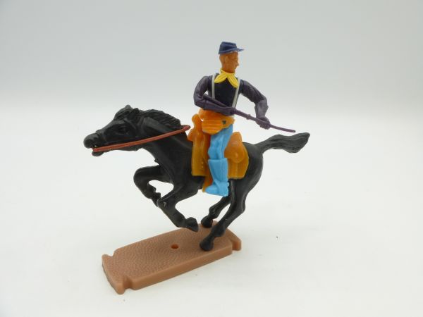 Plasty Union Army soldier riding, firing
