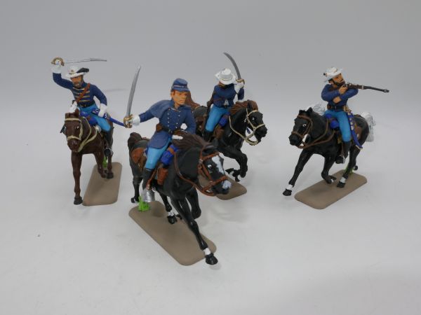 Group of northern riders (4 figures, 54 mm size) - elaborate painting
