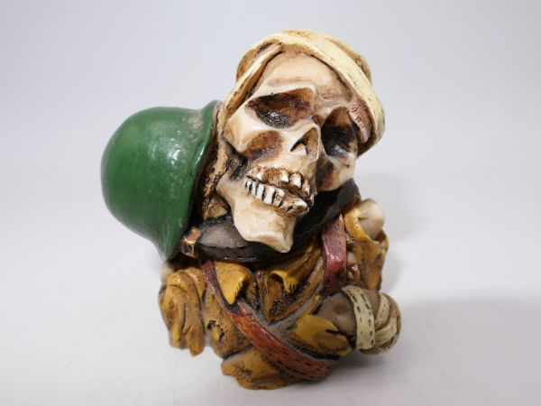 Skull figure (soldier), total height: 6 cm