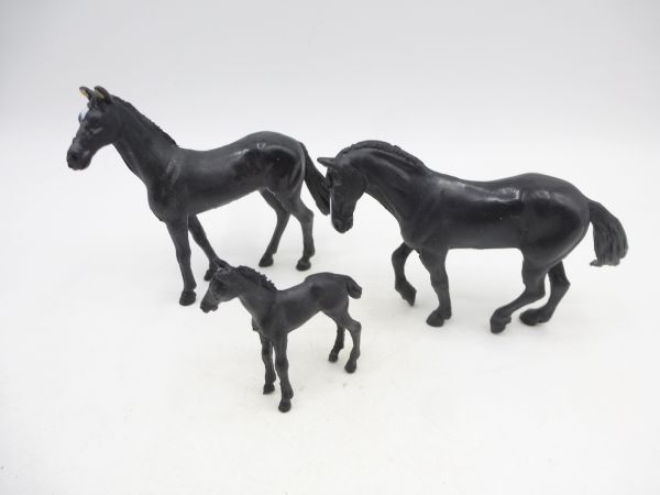 Britains Horse family (black), 3 figures