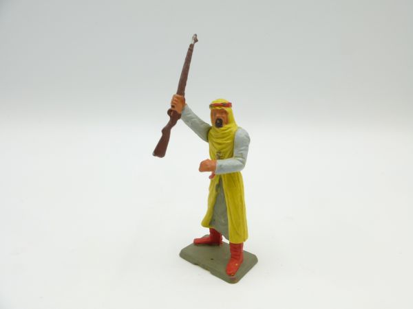 Starlux Arab standing, rifle up, arm bent