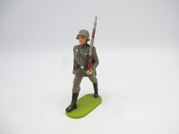 Preiser 7 cm Deutsche Wehrmacht: Soldat im Marsch, ohne Tornister