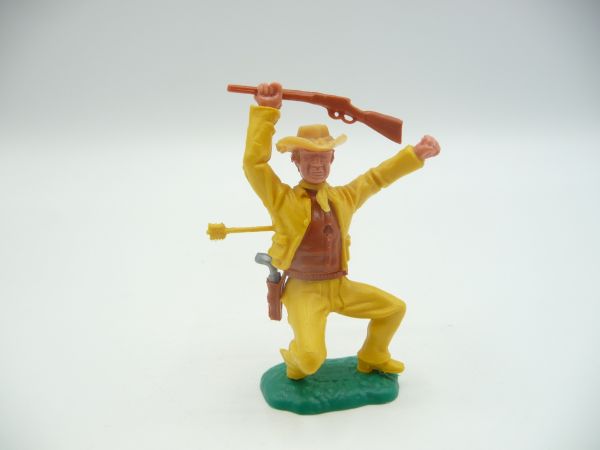 Timpo Toys Cowboy 3. Version hockend, von Pfeil getroffen, gelb/braun