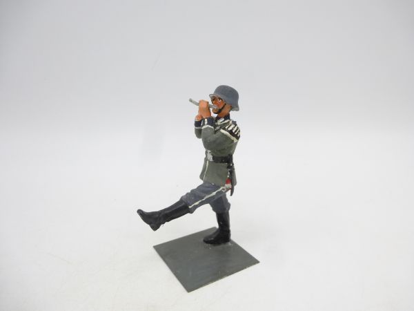 Soldier WK II military band, piper (ca. 6,5 cm)