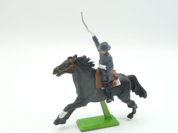 Britains Deetail Union Army soldier on horseback, officer attacking with sabre