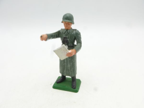 Starlux German officer with map, V5