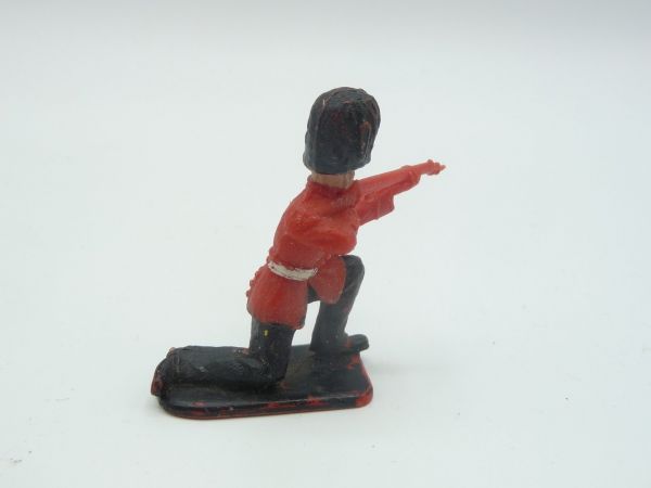 Crescent Toys Guardsman kneeling firing
