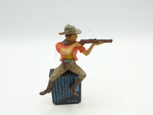 Elastolin 7 cm (beschädigt) Cowboy / Insasse Kutsche, Gewehr schießend, Bem. 2