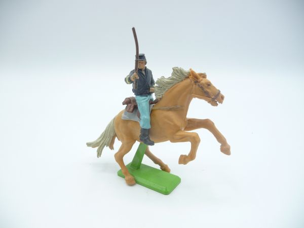Britains Deetail Union Army Soldier on horseback, rifle held high - brand new