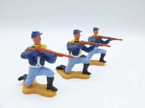 Timpo Toys 3 soldiers kneeling firing
