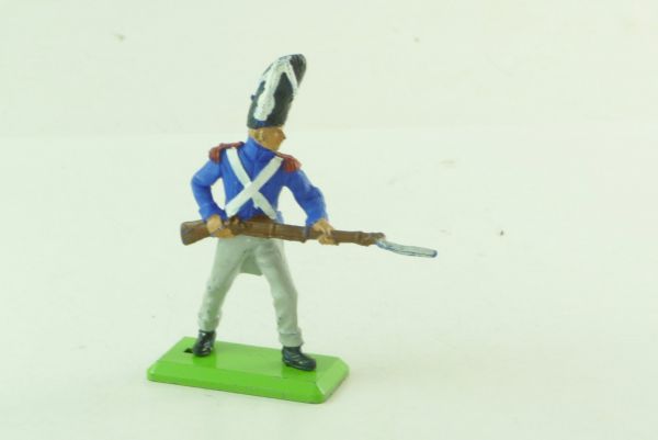 Britains Deetail Waterloo - French soldier going ahead with rifle