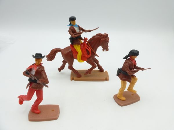 Plasty Beautiful set of Trappers / Cowboys (1 rider, 2 foot figures)