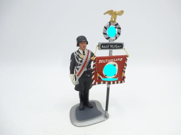 SS soldier with flag (height 9 cm)