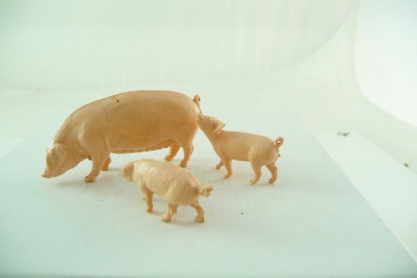 Reisler Sow with 2 piglets (hard plastic)