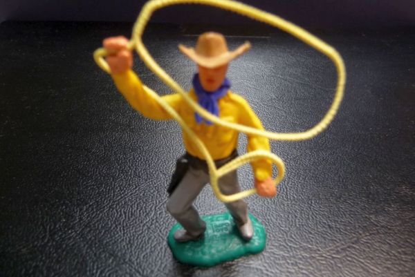 Timpo Toys Cowboy standing with lasso - yellow