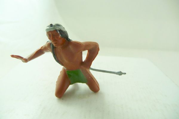 Heimo Indians kneeling, wounded, hit by arrow - hard plastic