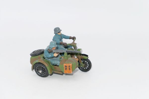 Britains Deetail Motorbike with sidecar - painted + used, see photos