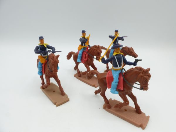 Plasty Beautiful set of Union Army soldiers on horseback (4 figures)