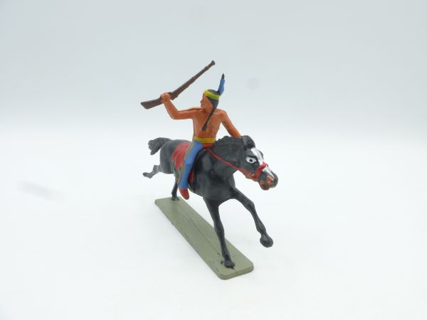 Starlux Indian riding, holding up rifle