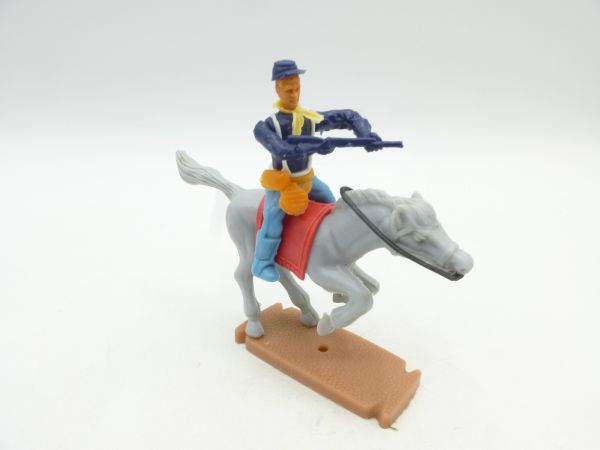 Plasty Union Army Soldier riding with trumpet + pistol
