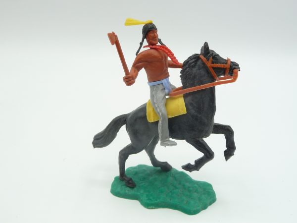 Timpo Toys Indianer 2. Version reitend mit Tomahawk ausholend