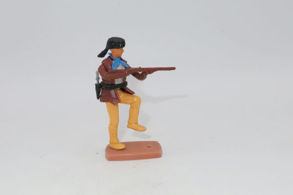 Plasty Trapper running shooting rifle