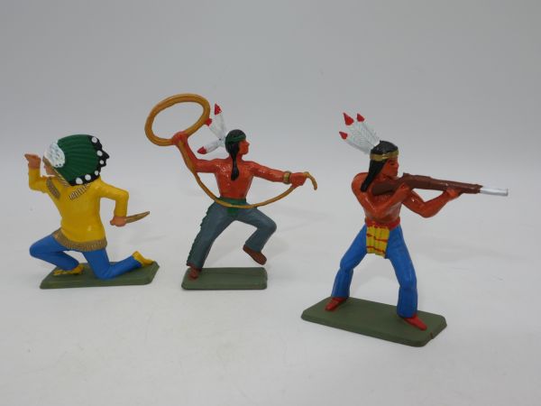 Starlux Group of Indians (3 figures)