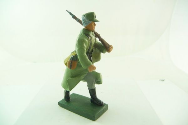 Mini Forma German soldier marching, with cap