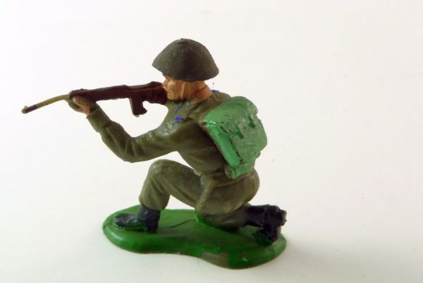Crescent Soldat WK II, Engländer Gewehr schießend - guter Zustand