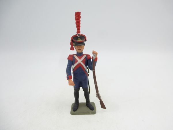 Starlux Waterloo soldier, rifle sideways