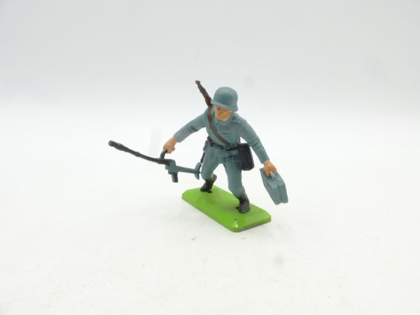 Britains Deetail German soldier with heavy weapon + case