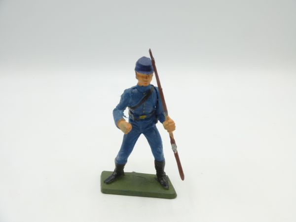 Starlux Union Army soldier, officer bending down with rifle