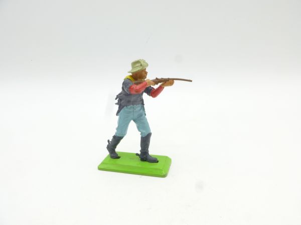 Britains Deetail Private 7th Cavalry standing firing