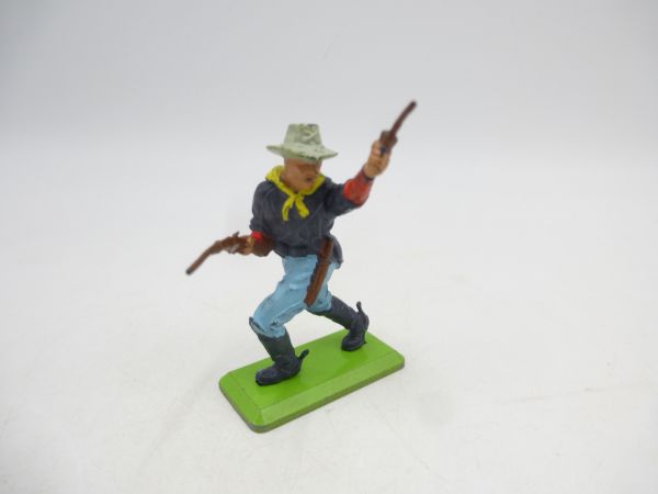 Britains Deetail US Cavalryman advancing with rifle + pistol