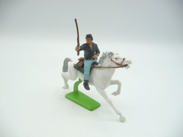 Britains Deetail Union Army soldier holding up rifle, on rare horse - brand new