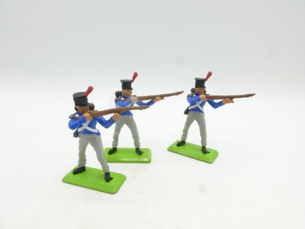 Britains Deetail Waterloo: 3 Frenchmen standing shooting