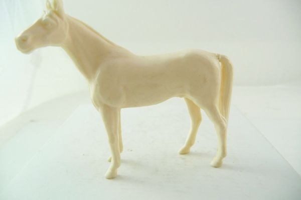 Horse standing, creamy-white (similar to Linde)