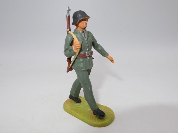 Elastolin 7 cm Swiss Armed Forces: Soldier on the march, No. 9922, painting 2