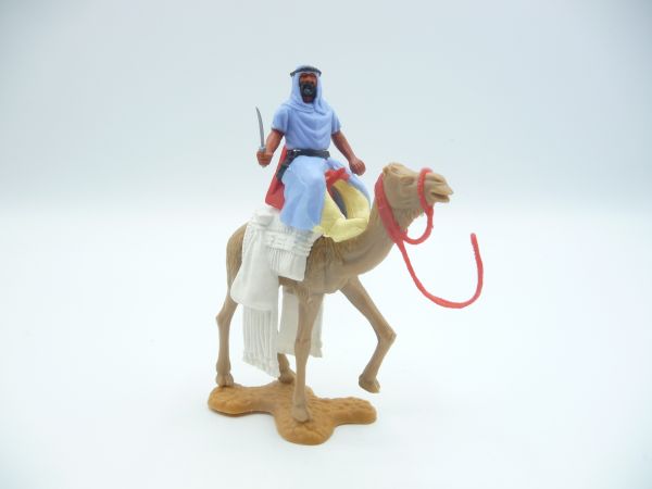 Timpo Toys Camel rider with dagger (light blue, yellow trousers, black belt)