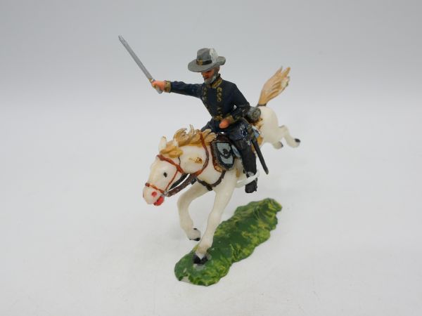 Northern officer on horseback attacking with sabre - great 4 cm modification
