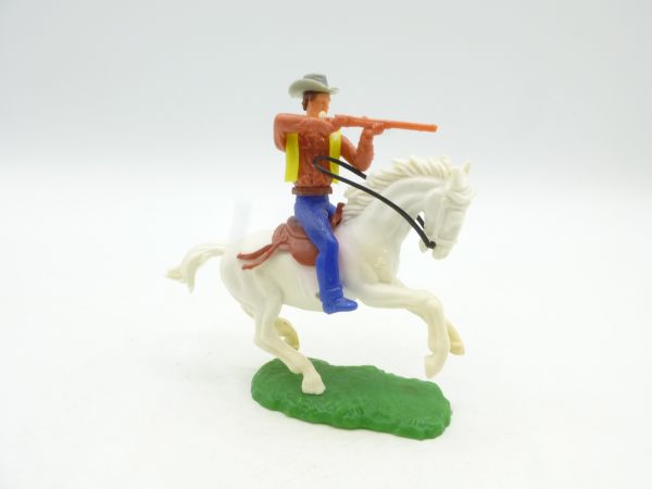 Elastolin 5,4 cm Cowboy riding, shooting rifle